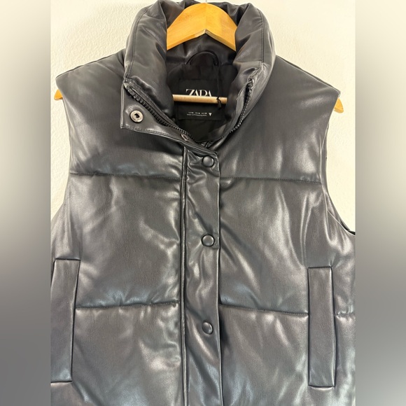 ZARA Faux Leather Puffer Vest Black Women’s Size M - Picture 6 of 12